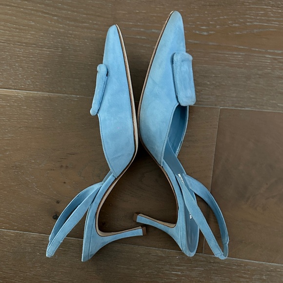Manolo Blahnik Light Blue Suede Heels - Picture 5 of 12